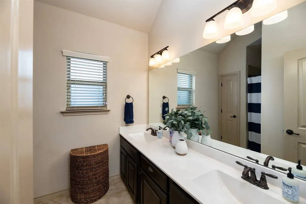 10 Ashlawn Court Edgecliff Village TX 76134