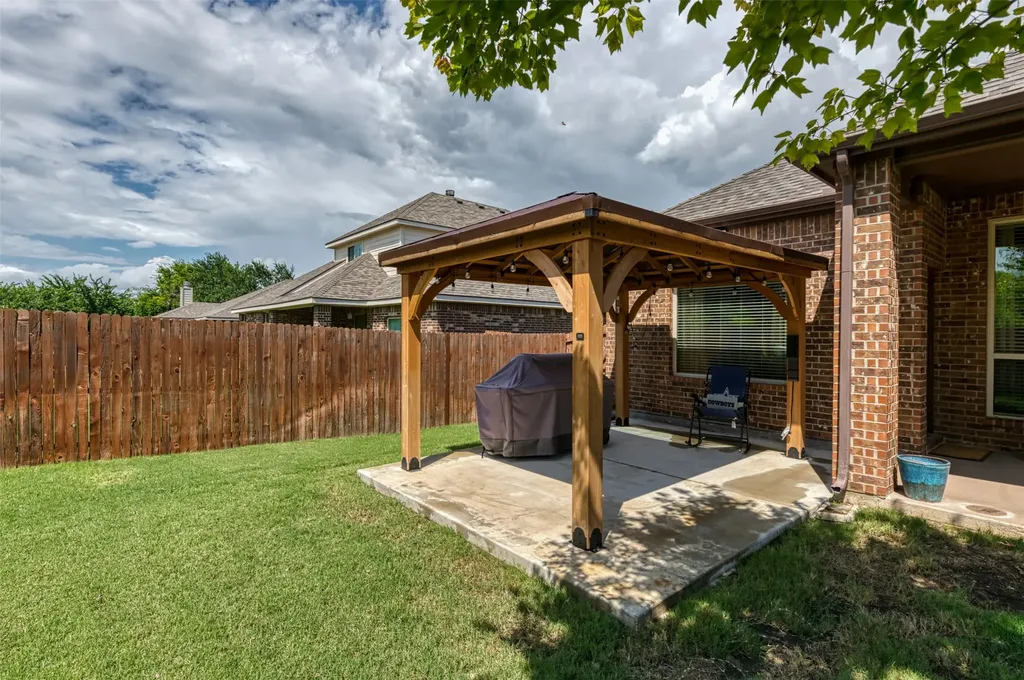 10 Ashlawn Court Edgecliff Village TX 76134