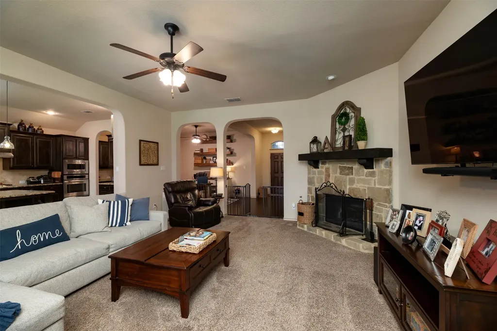 10 Ashlawn Court Edgecliff Village TX 76134