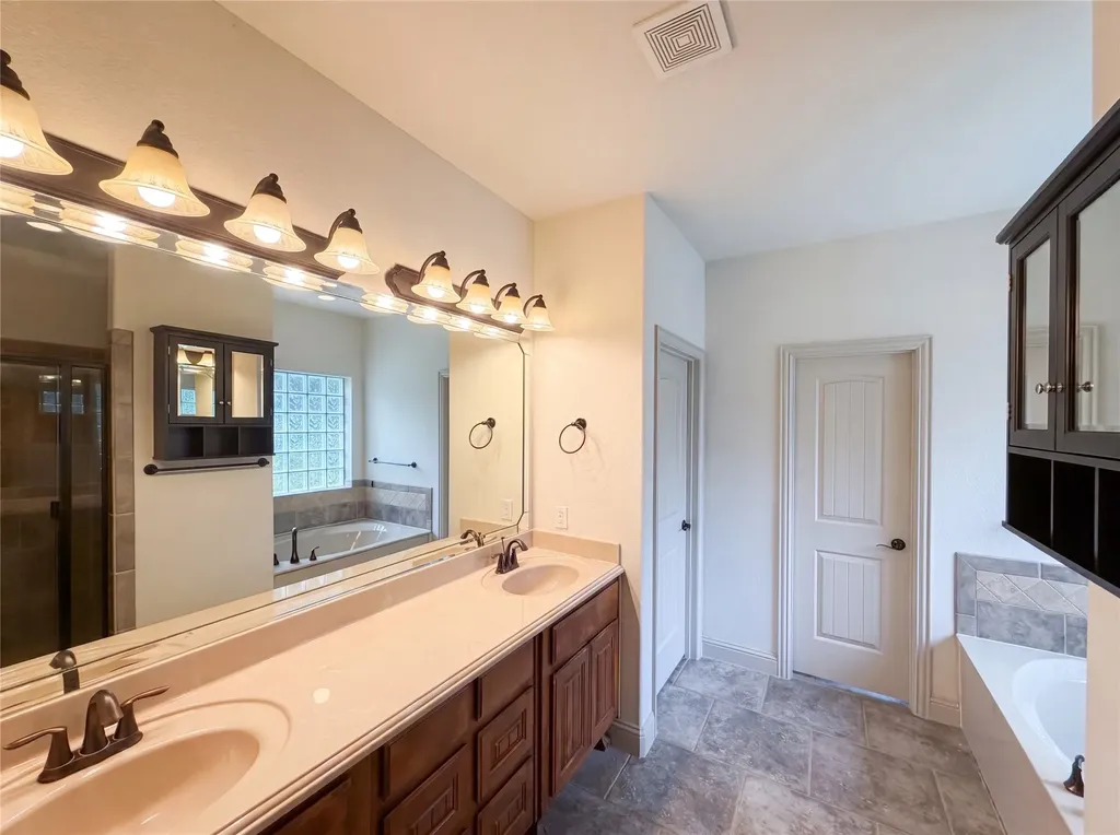 121 Rey Del Mar Circle Weatherford TX 76085