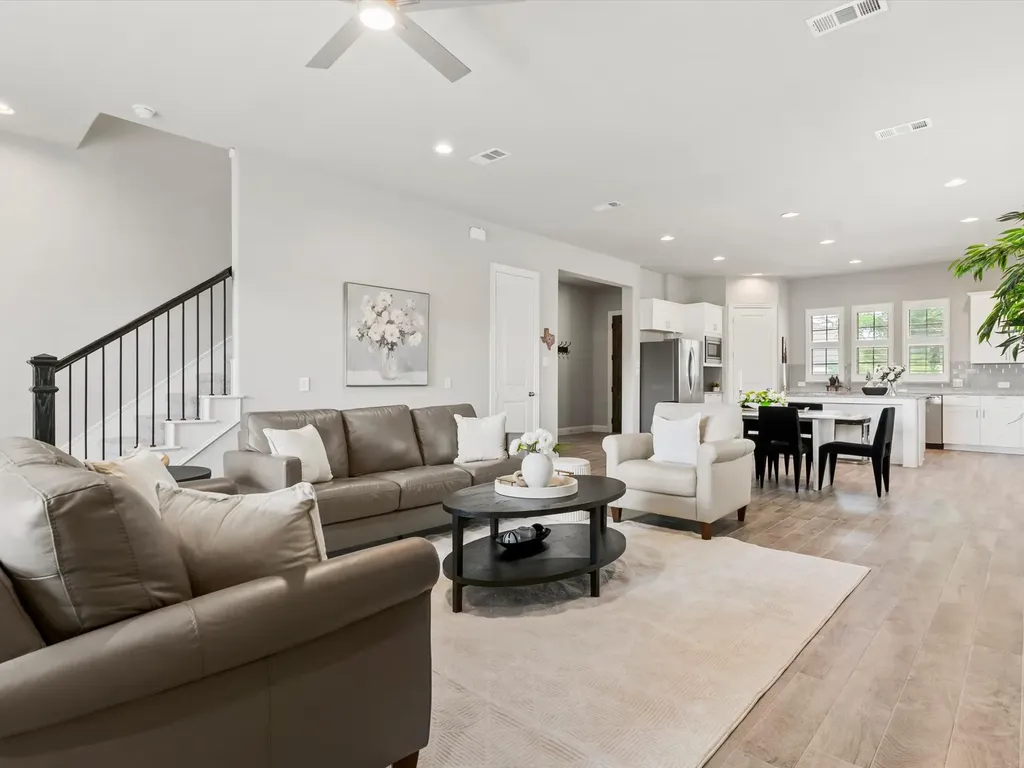 12767 Royal Oaks Lane Farmers Branch TX 75234