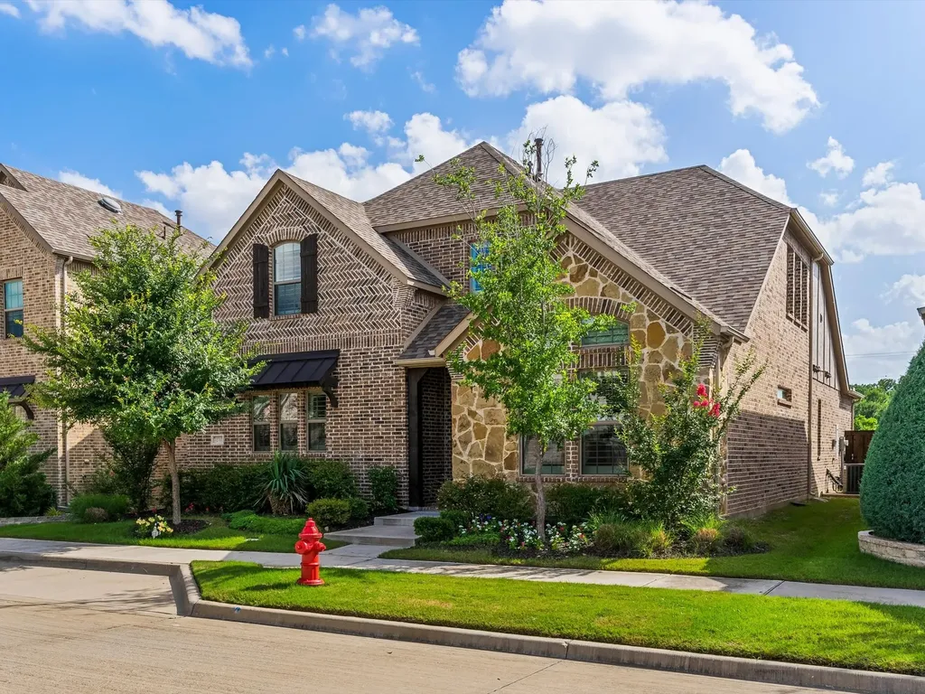 12767 Royal Oaks Lane Farmers Branch TX 75234