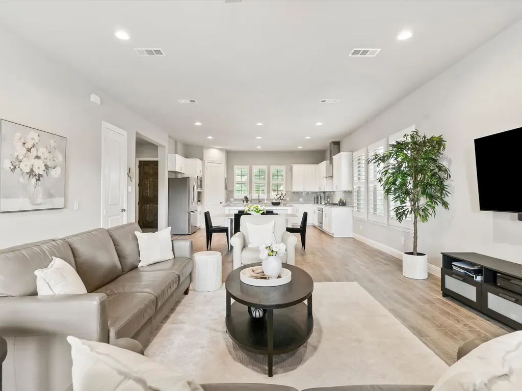 12767 Royal Oaks Lane Farmers Branch TX 75234
