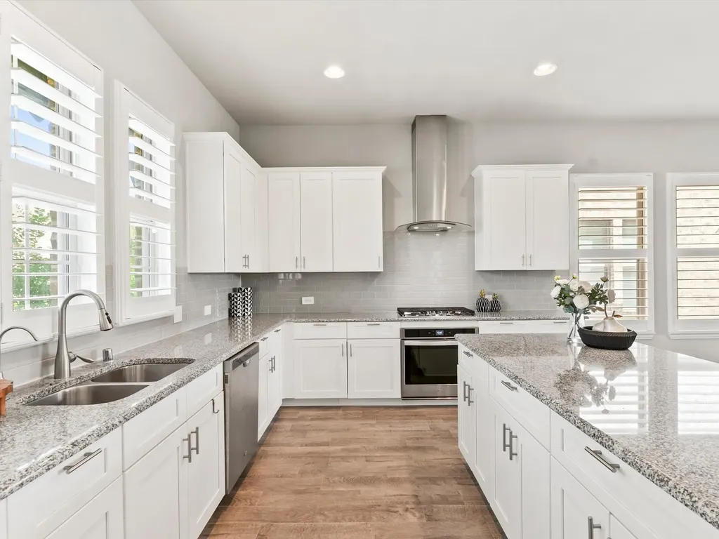 12767 Royal Oaks Lane Farmers Branch TX 75234