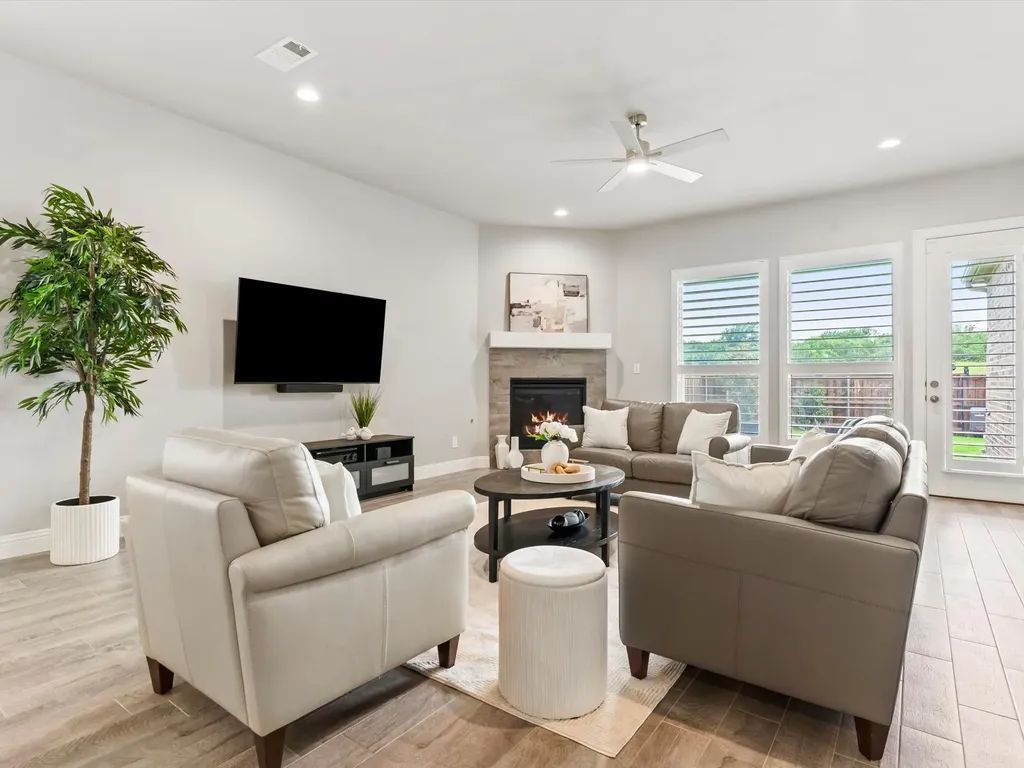 12767 Royal Oaks Lane Farmers Branch TX 75234