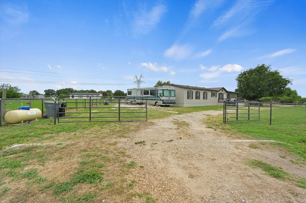 10000 Chance Lane Kaufman TX 75142