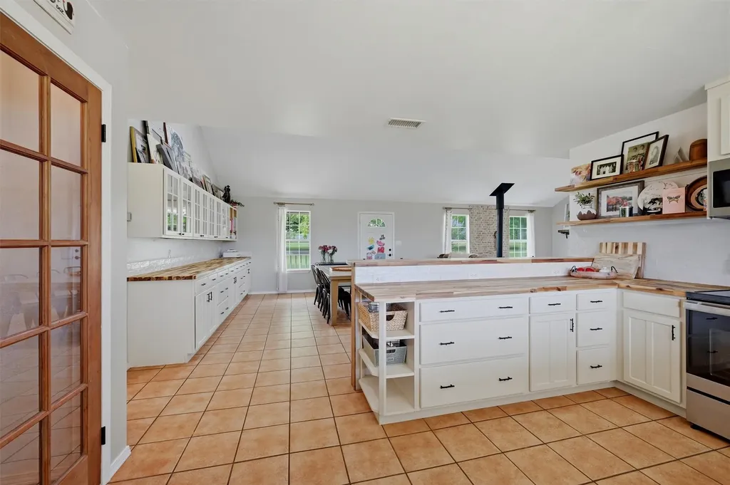 905 Crawford Road Sadler TX 76264