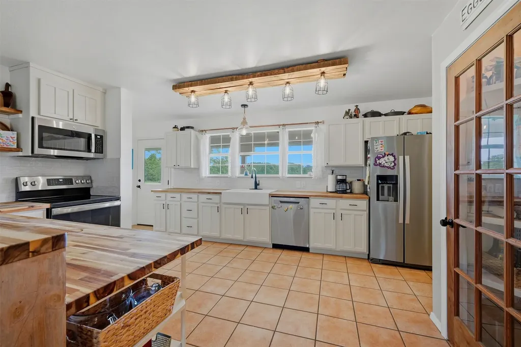 905 Crawford Road Sadler TX 76264