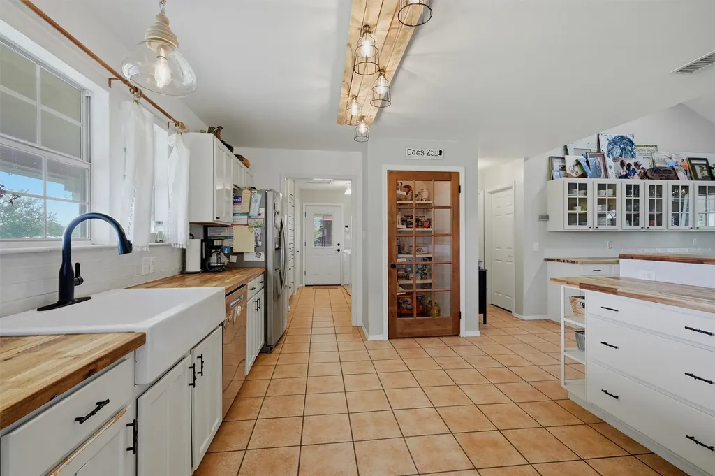 905 Crawford Road Sadler TX 76264