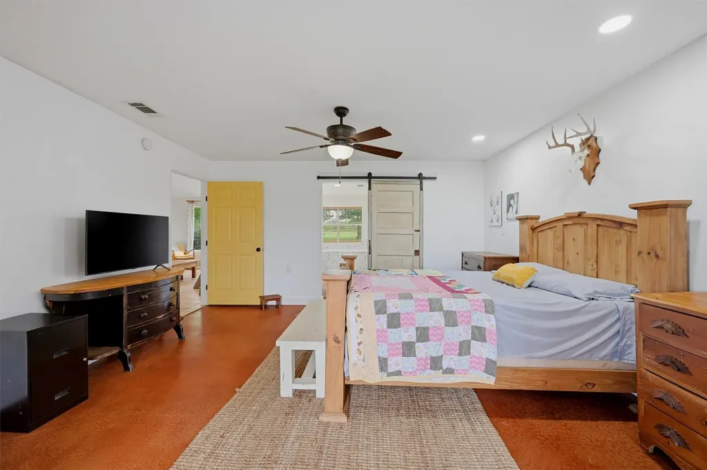 905 Crawford Road Sadler TX 76264