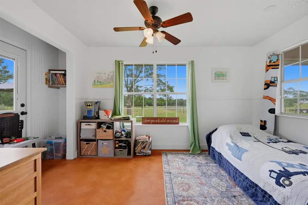 905 Crawford Road Sadler TX 76264