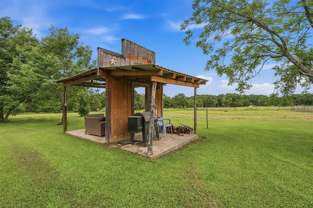 905 Crawford Road Sadler TX 76264