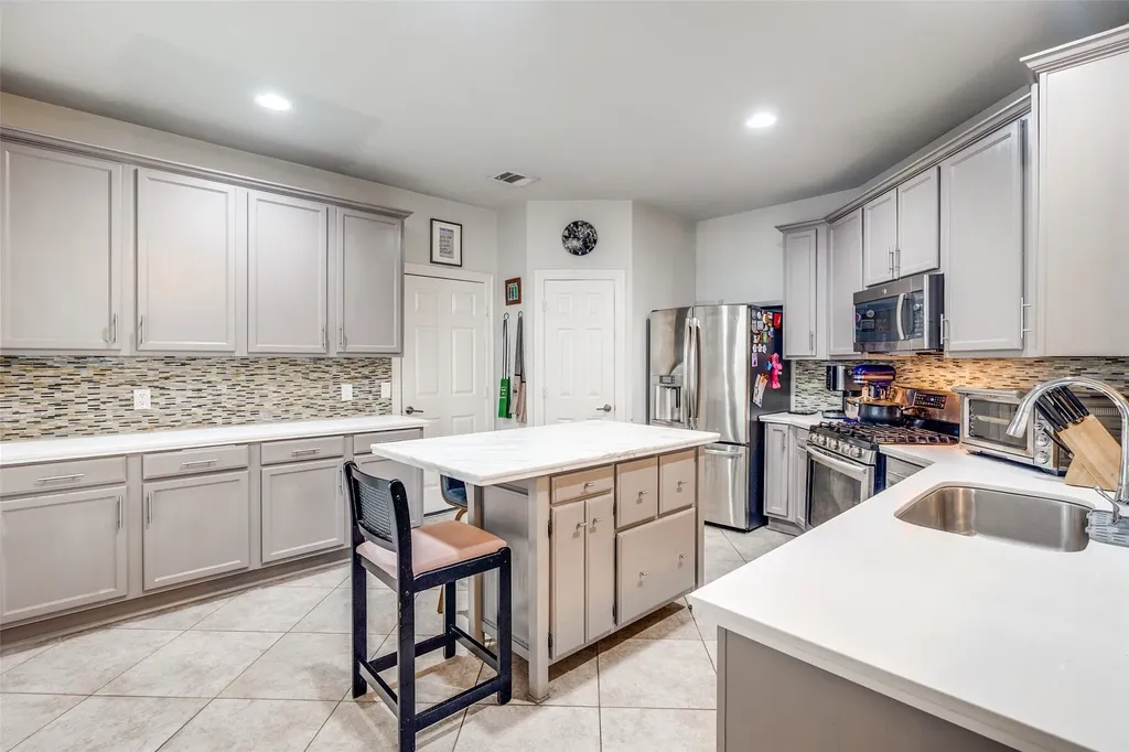 2328 Throckmorton Street Dallas TX 75219