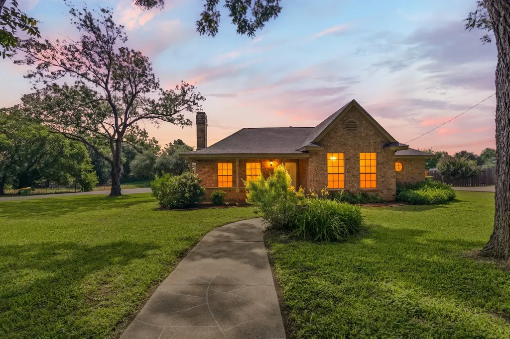417 N Hamburg Street Bremond TX 76629