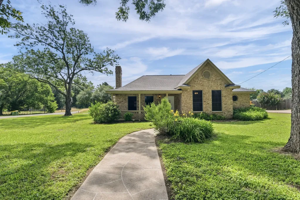 417 N Hamburg Street Bremond TX 76629