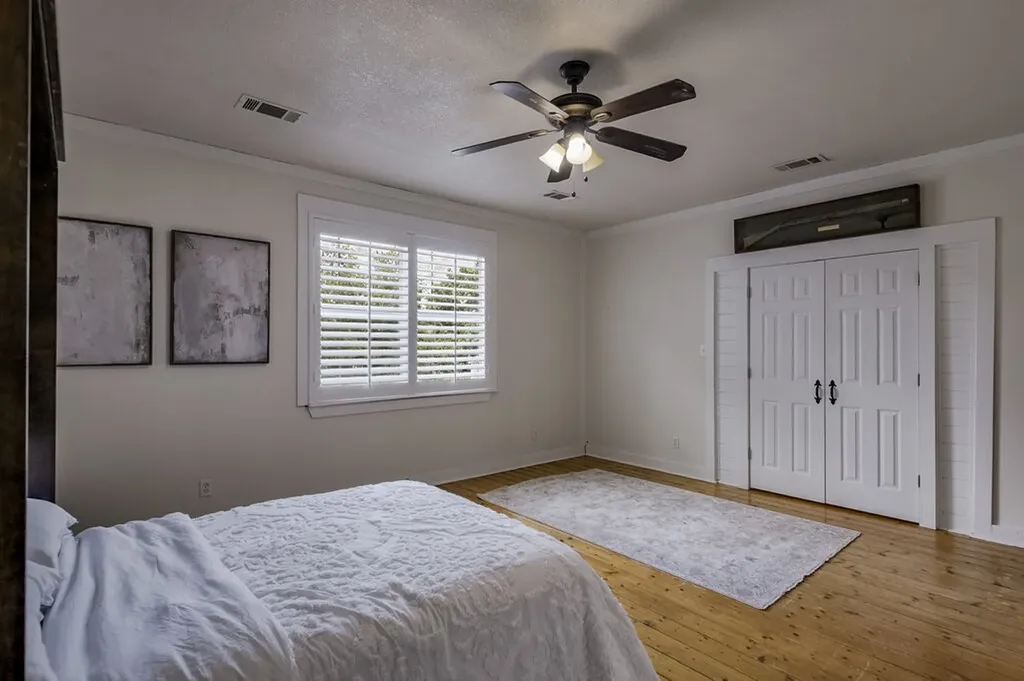 406 Commerce Street Maypearl TX 76064