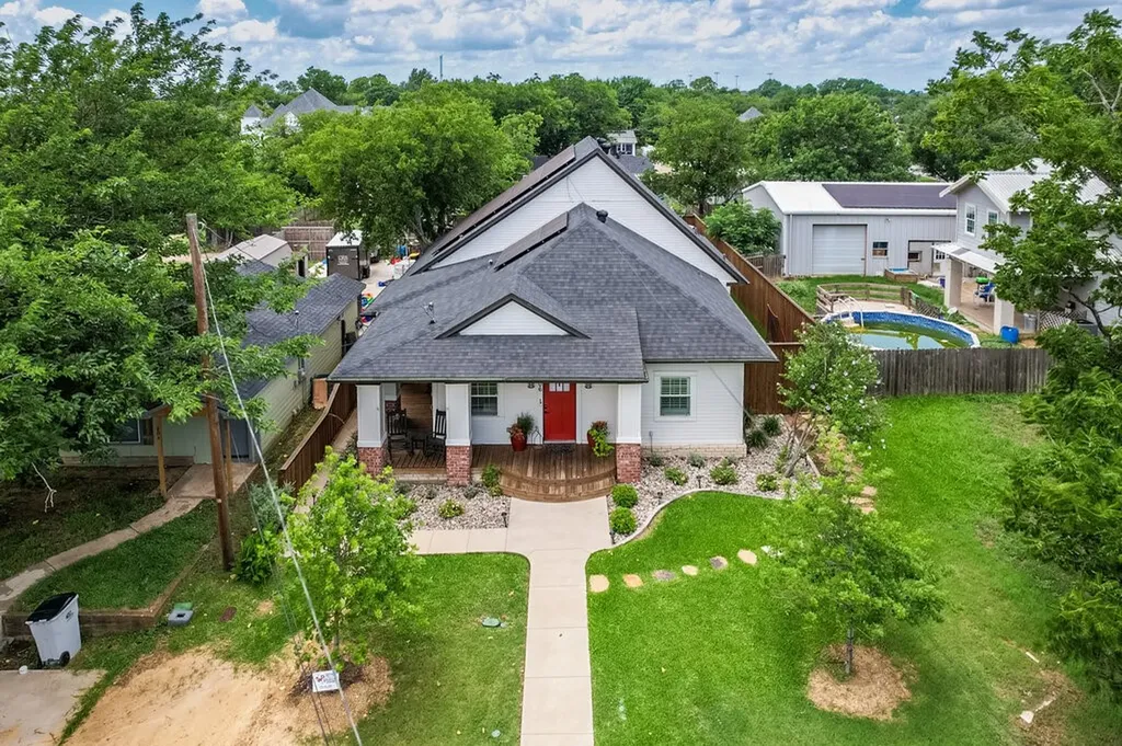 406 Commerce Street Maypearl TX 76064