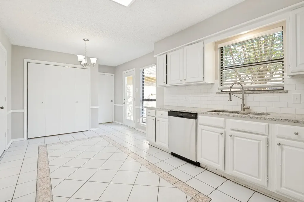 2013 Arles Lane Carrollton TX 75007
