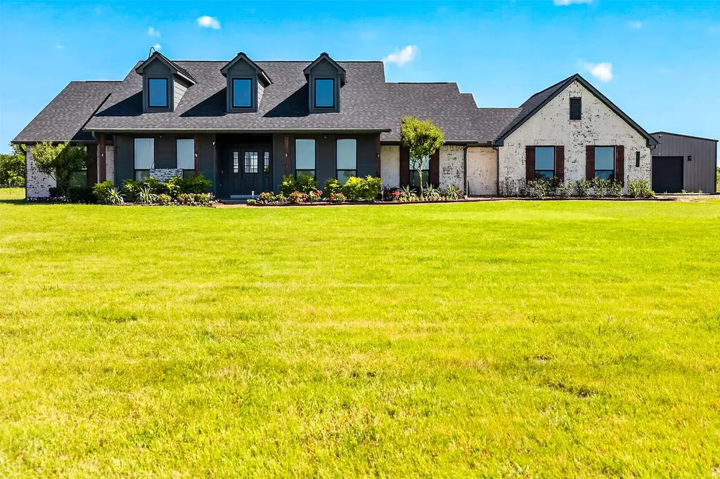 1019 Vaughan Lane Tioga TX 76271