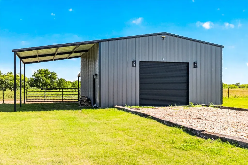 1019 Vaughan Lane Tioga TX 76271