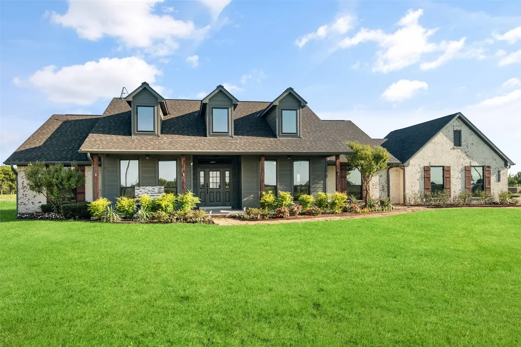 1019 Vaughan Lane Tioga TX 76271