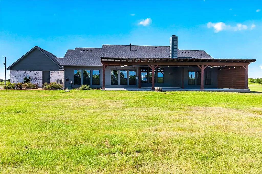 1019 Vaughan Lane Tioga TX 76271