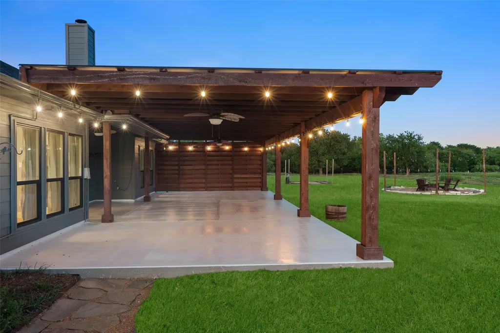 1019 Vaughan Lane Tioga TX 76271