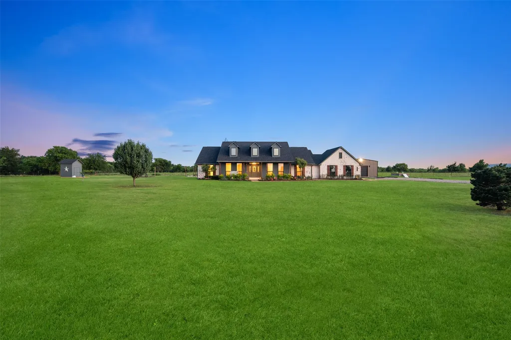 1019 Vaughan Lane Tioga TX 76271