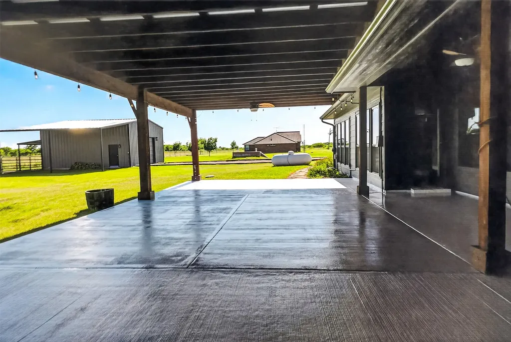 1019 Vaughan Lane Tioga TX 76271