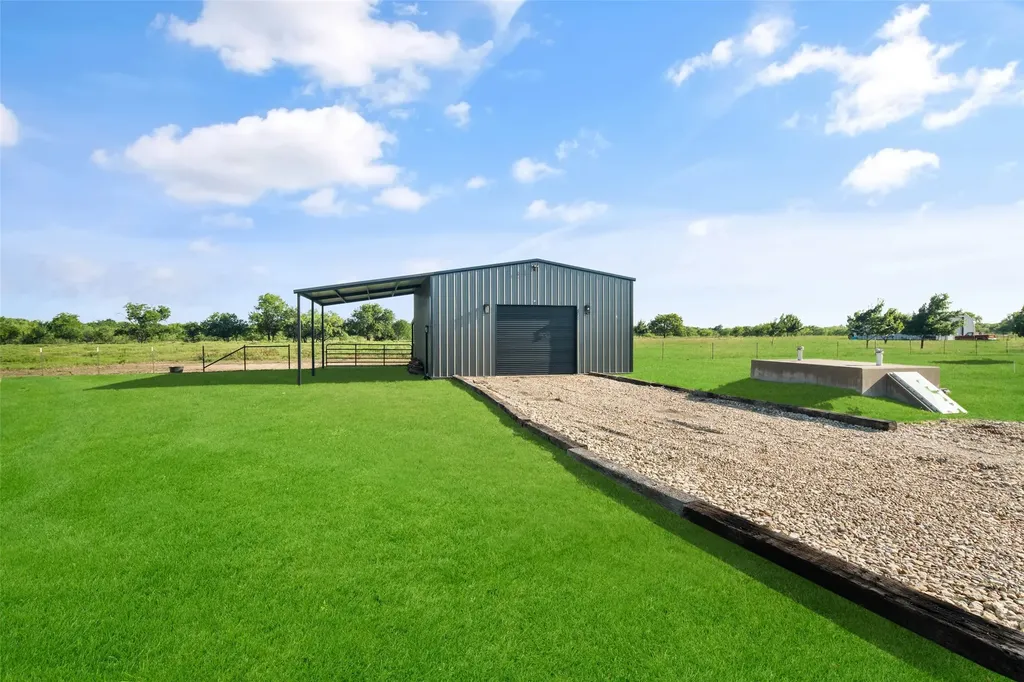 1019 Vaughan Lane Tioga TX 76271