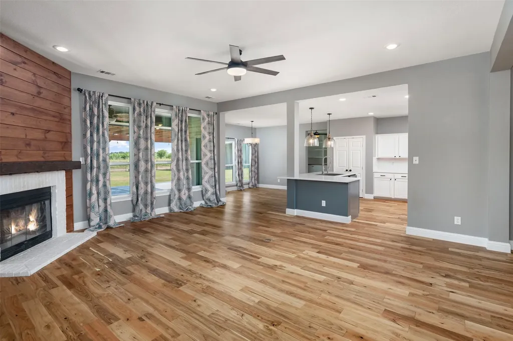 1019 Vaughan Lane Tioga TX 76271