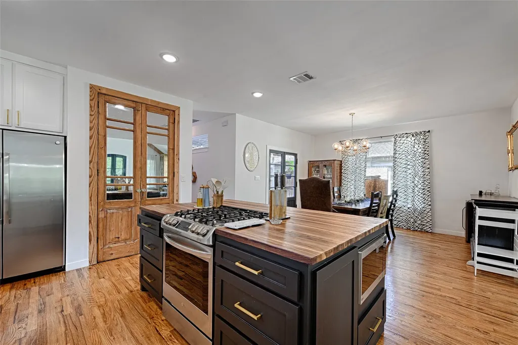 1323 Lansford Avenue Dallas TX 75224