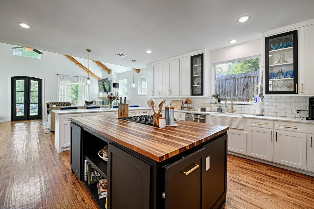 1323 Lansford Avenue Dallas TX 75224