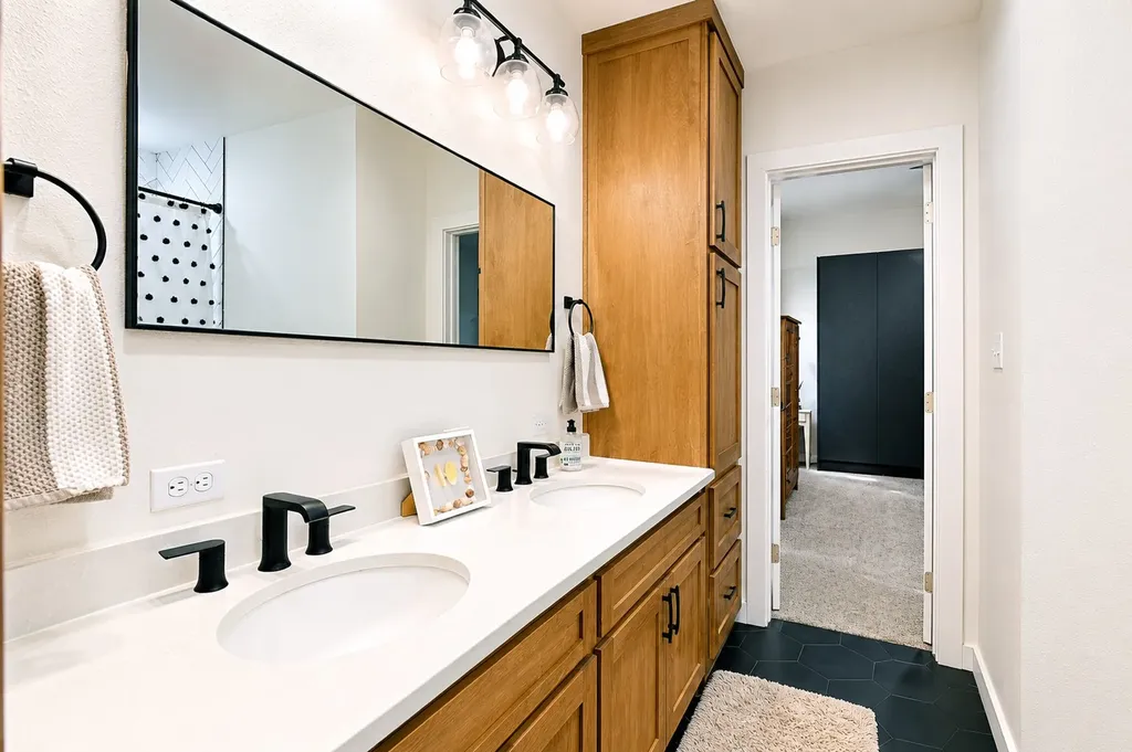 1323 Lansford Avenue Dallas TX 75224
