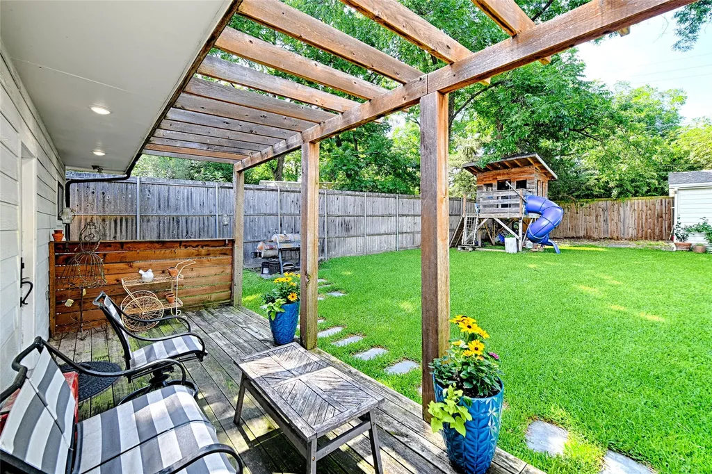 1323 Lansford Avenue Dallas TX 75224