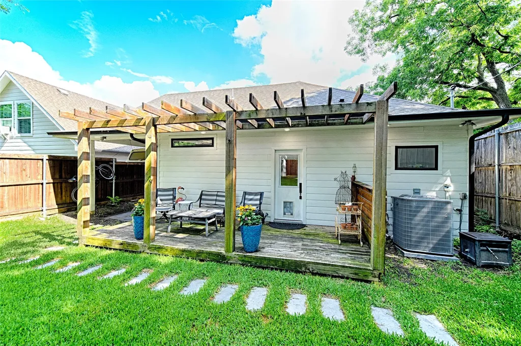1323 Lansford Avenue Dallas TX 75224