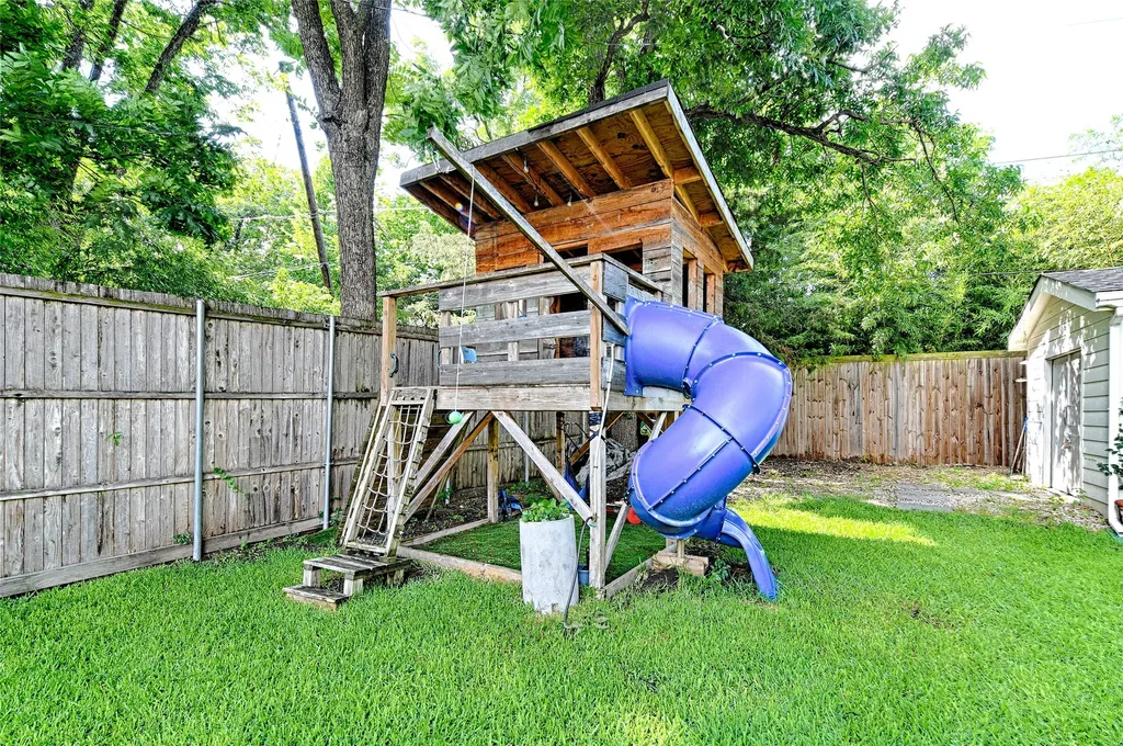 1323 Lansford Avenue Dallas TX 75224