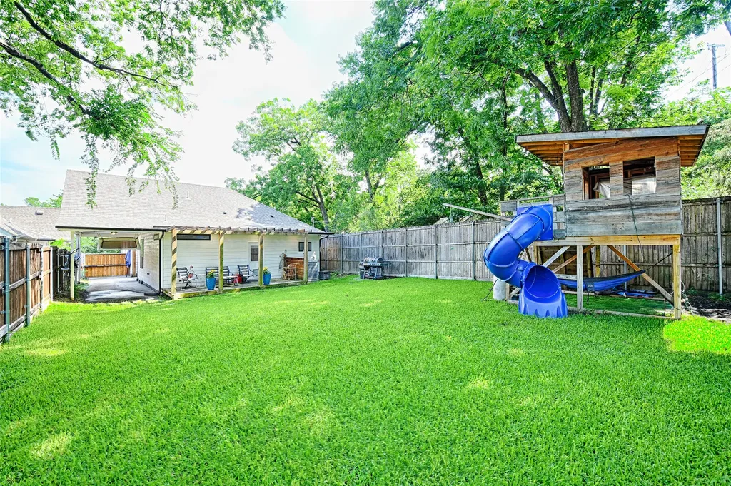 1323 Lansford Avenue Dallas TX 75224