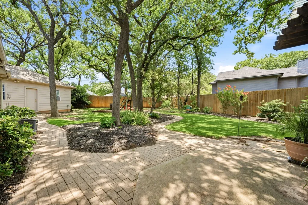 3906 Brookfield Drive Arlington TX 76001