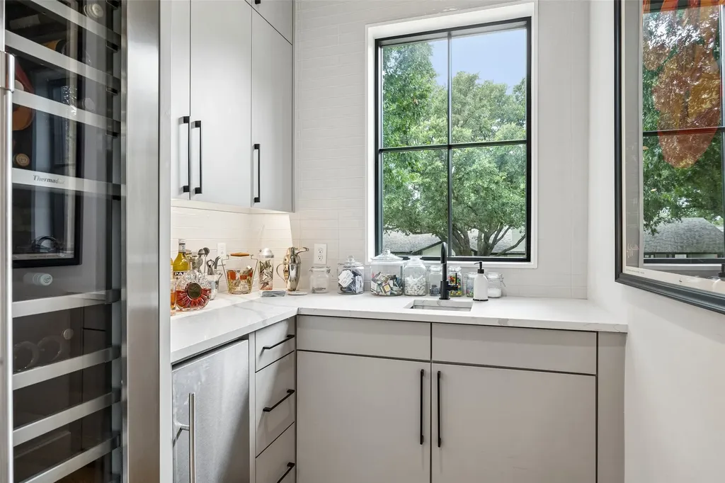 4406 Ridgeside Drive Dallas TX 75244