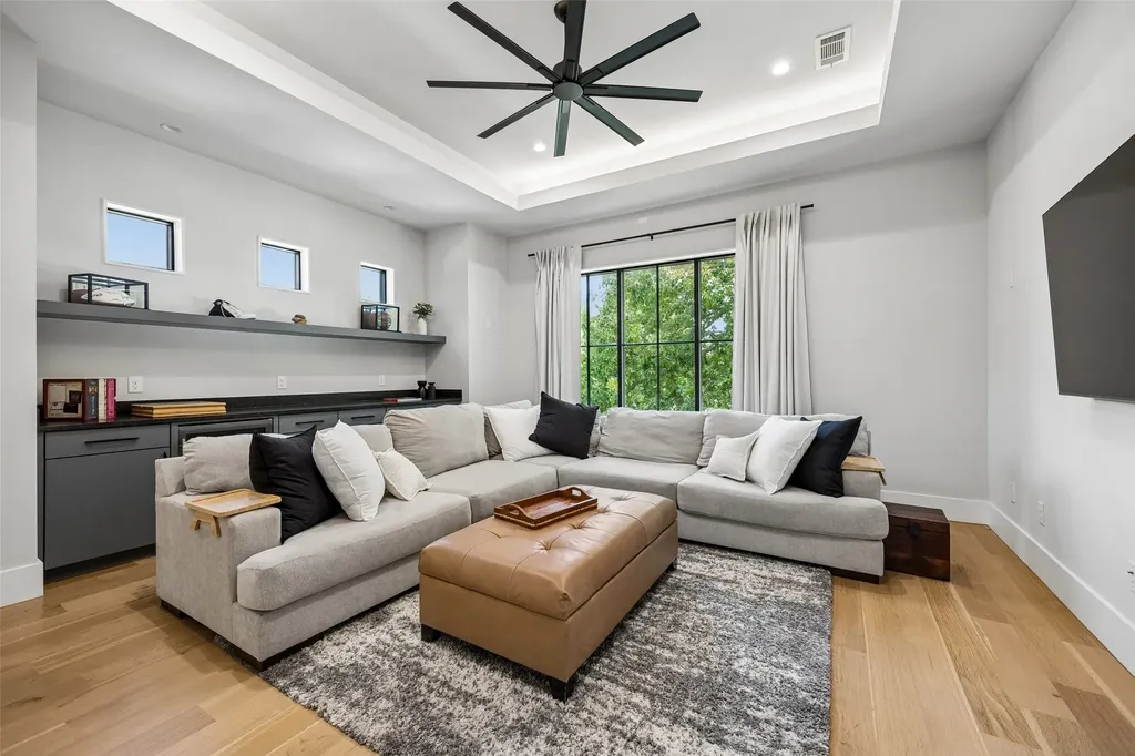 4406 Ridgeside Drive Dallas TX 75244