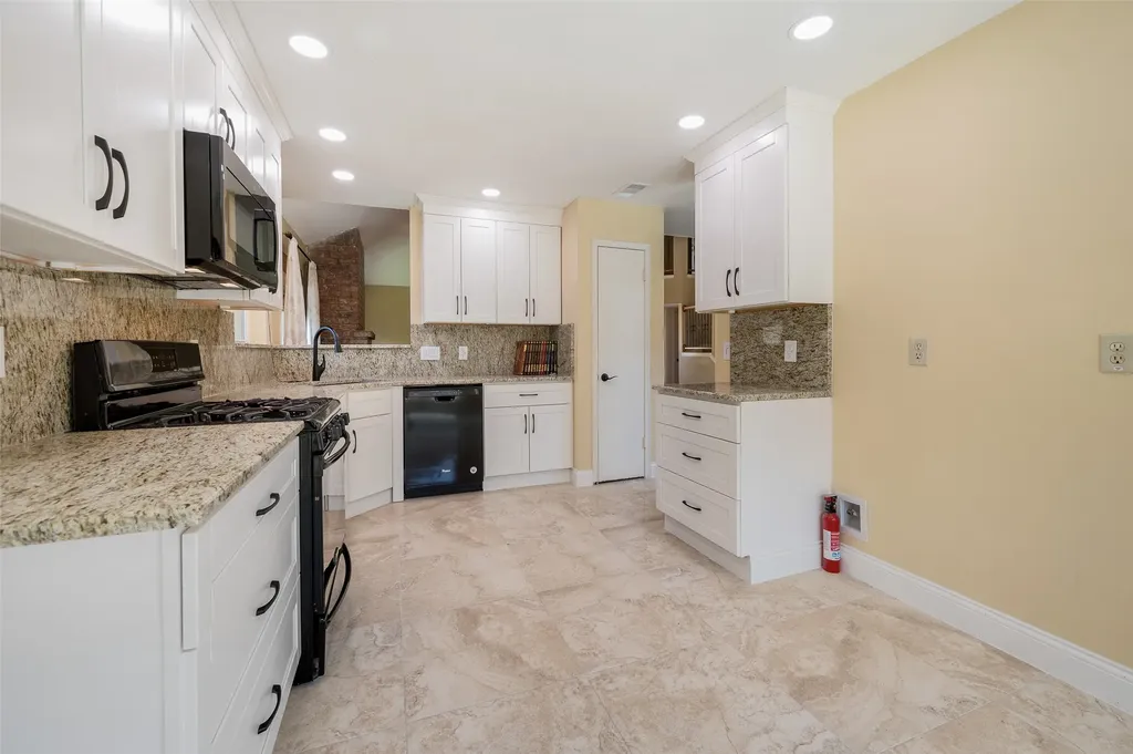 1028 Colony Street Flower Mound TX 75028