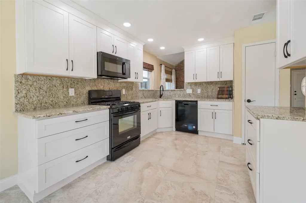 1028 Colony Street Flower Mound TX 75028