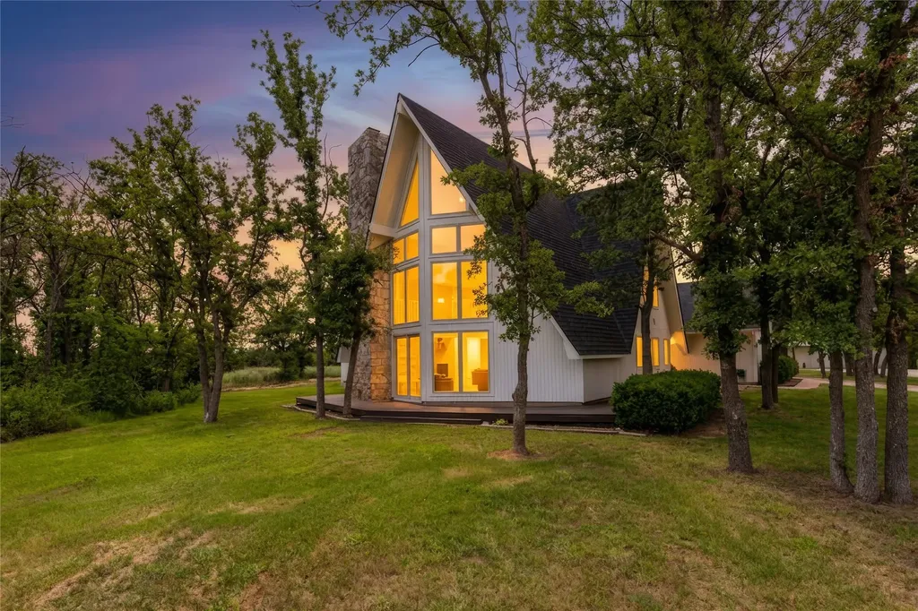 1704 County Road 3555 Paradise TX 76073