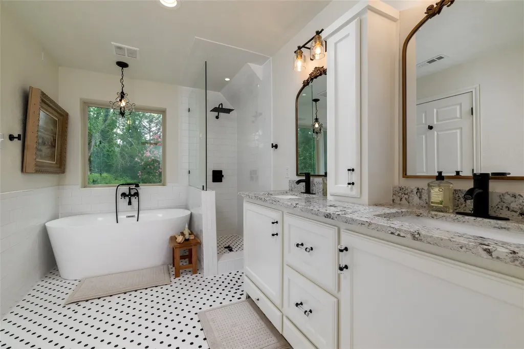 1704 County Road 3555 Paradise TX 76073