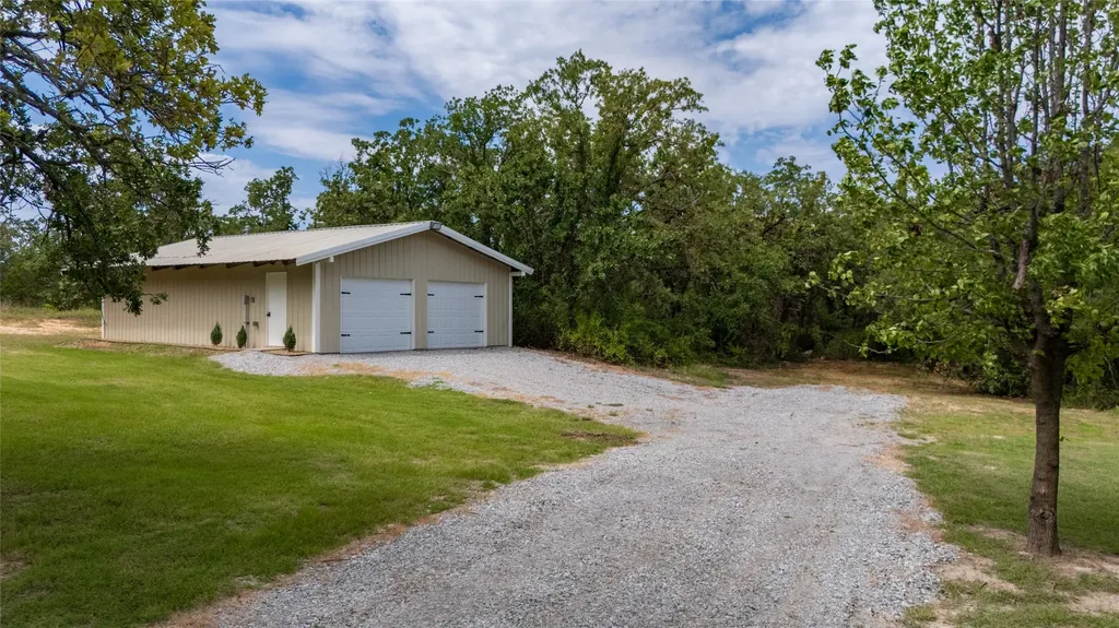 1704 County Road 3555 Paradise TX 76073