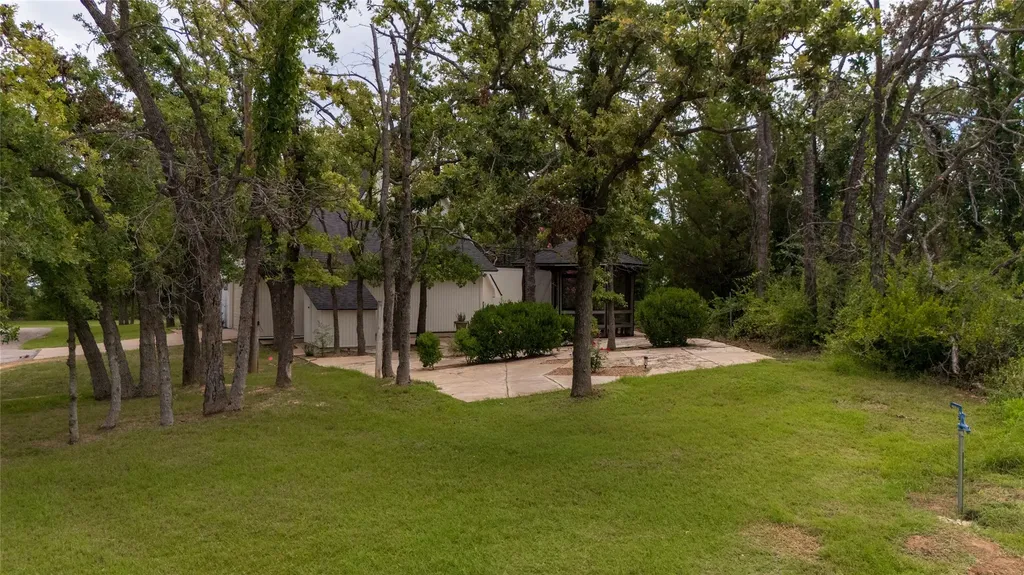 1704 County Road 3555 Paradise TX 76073