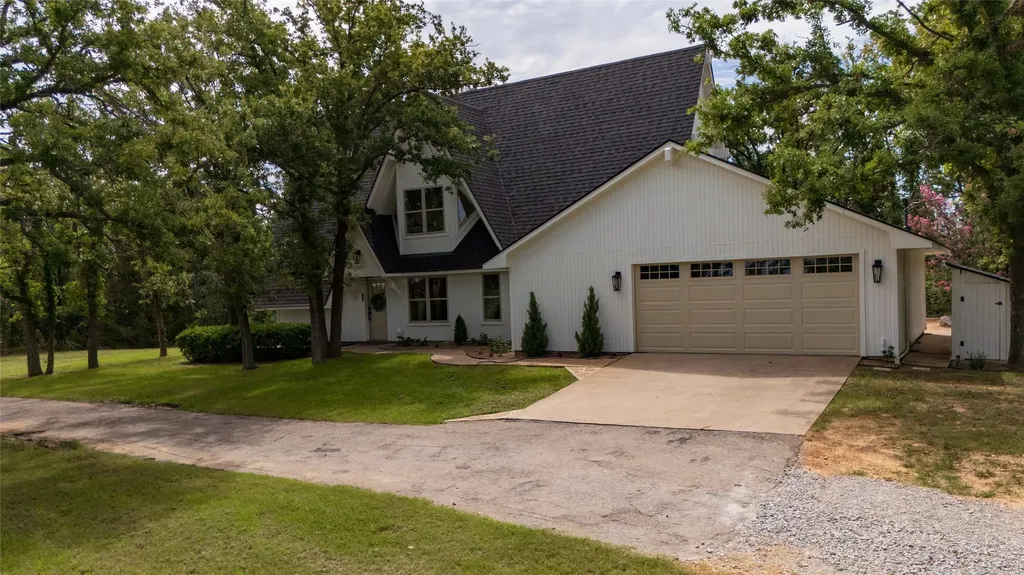1704 County Road 3555 Paradise TX 76073