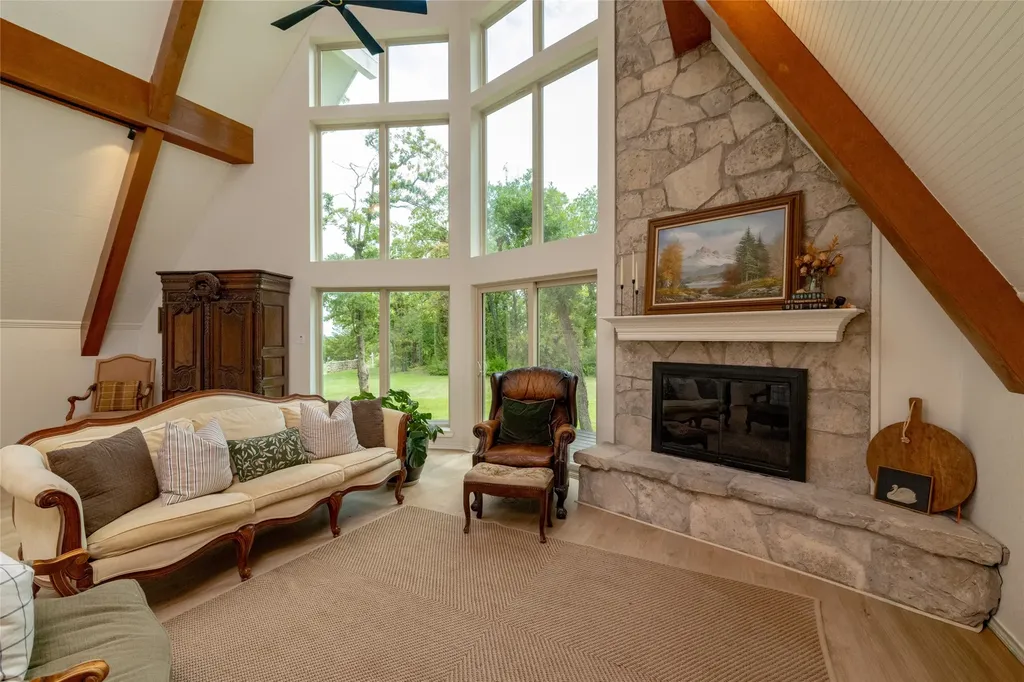 1704 County Road 3555 Paradise TX 76073