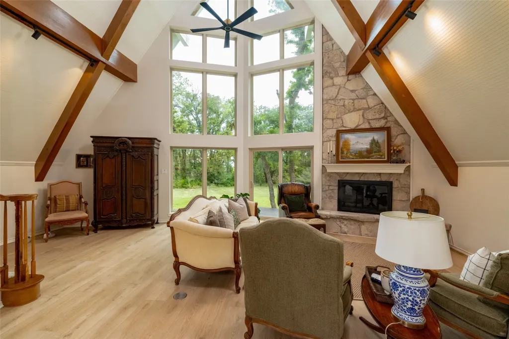 1704 County Road 3555 Paradise TX 76073